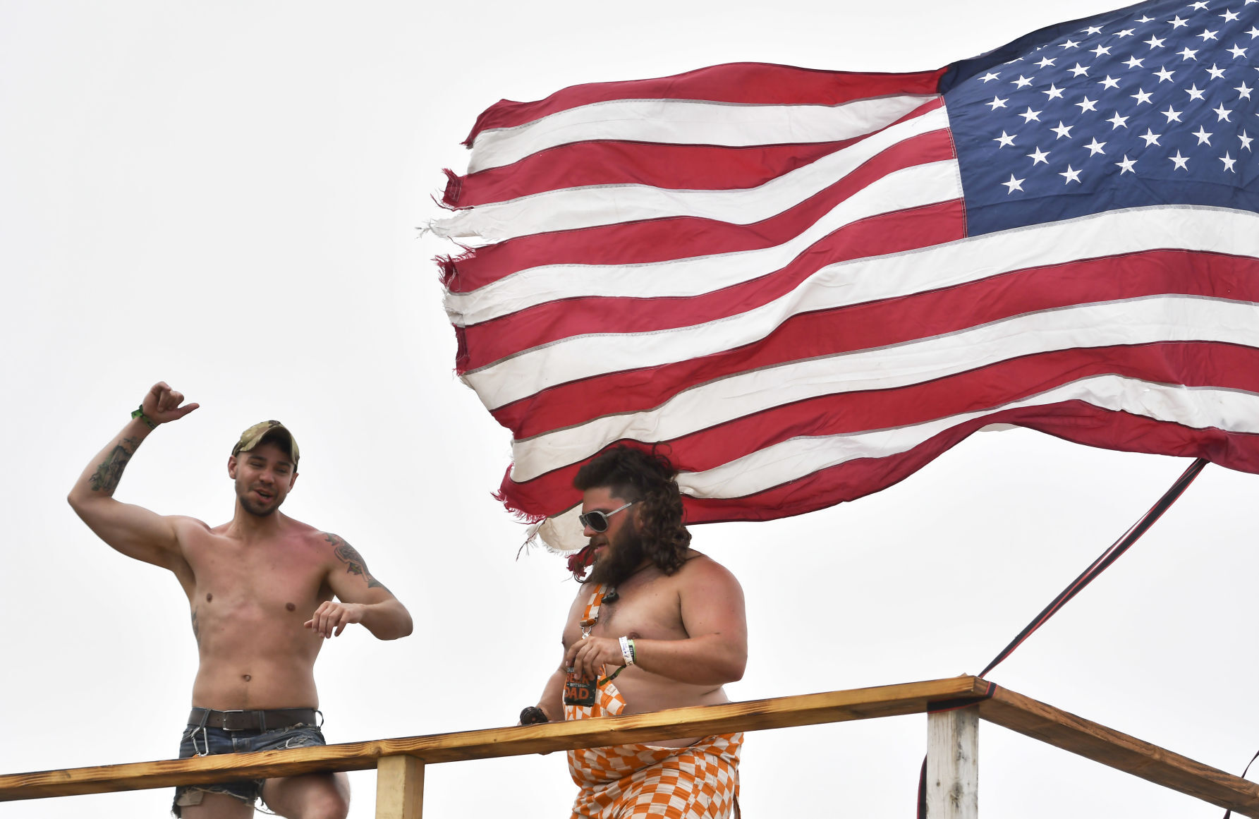 COUNTRY THUNDER - FRIDAY